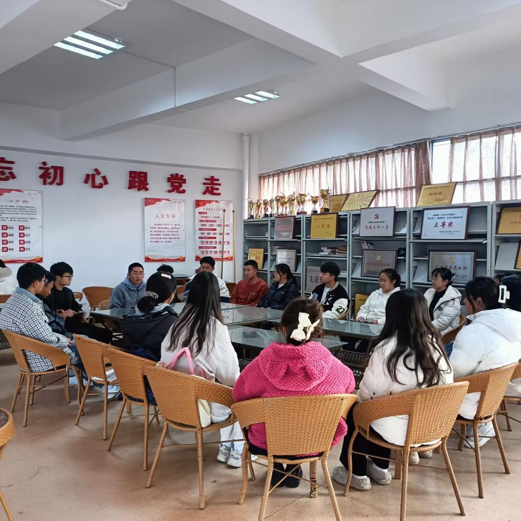 化学工程学院学生第四党支部开展“学雷锋”实践活动